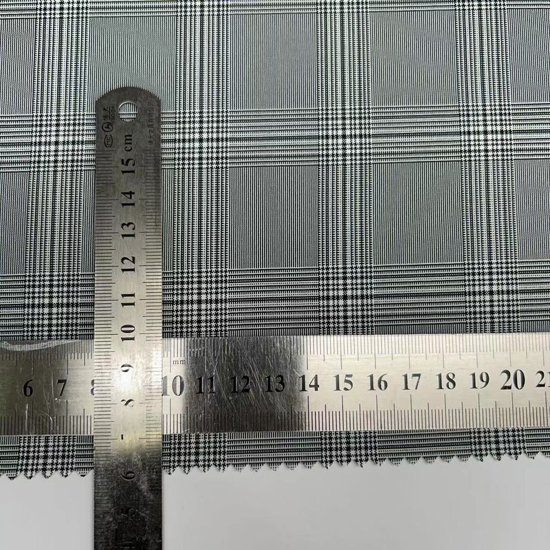 Tissu étirable à 4 voies en polyester cationique en grille noir et blanc 200D+200D+40D*2 172GSM