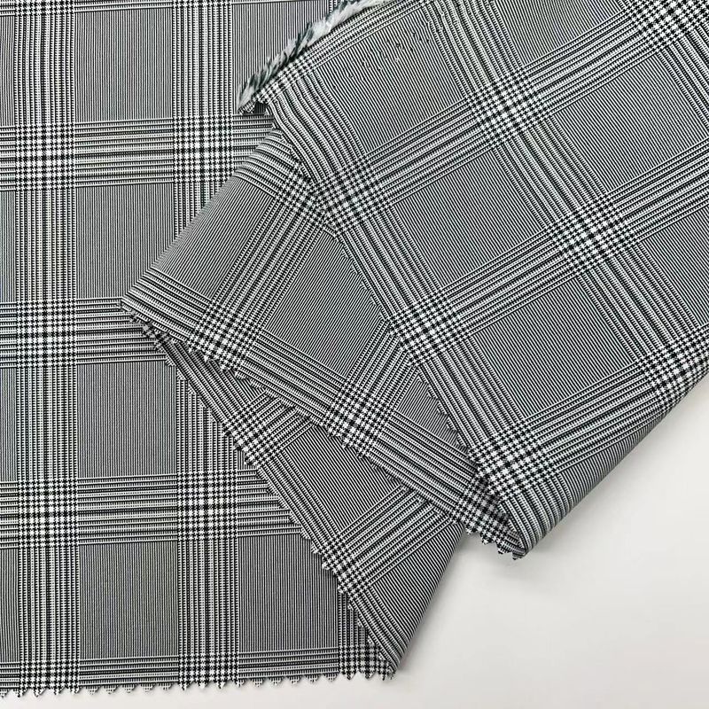 Tissu étirable à 4 voies en polyester cationique en grille noir et blanc 200D+200D+40D*2 172GSM