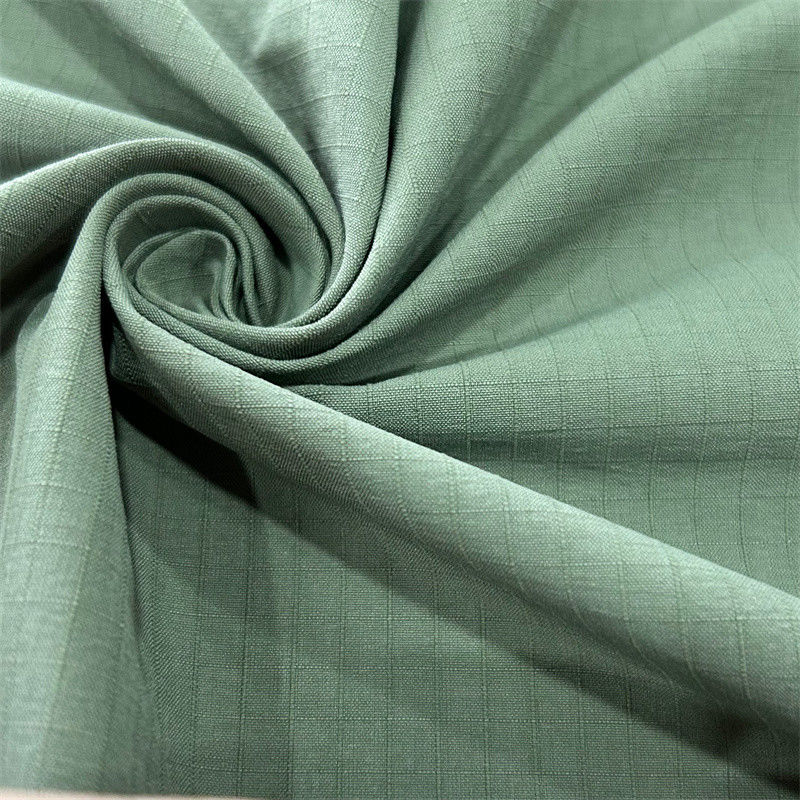 Tissu Taffeta à étirement à déformation à carreaux mat 70D+40D*160D+160D/2 Pour les vêtements extérieurs