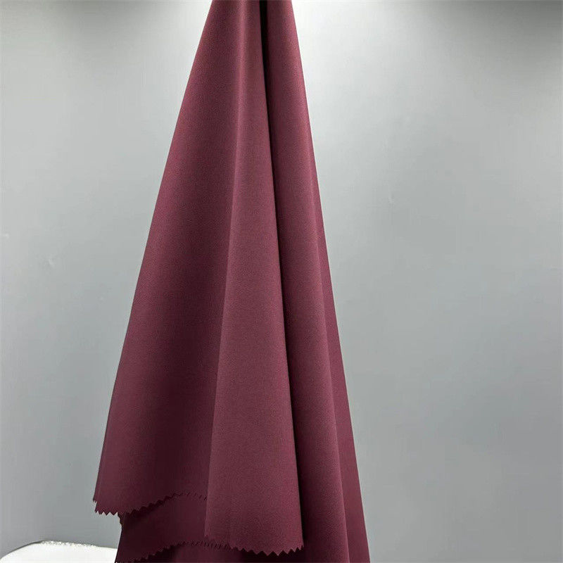 Tissu de tissage en polyester 50D recyclé durable à quatre voies pour vêtements de sport