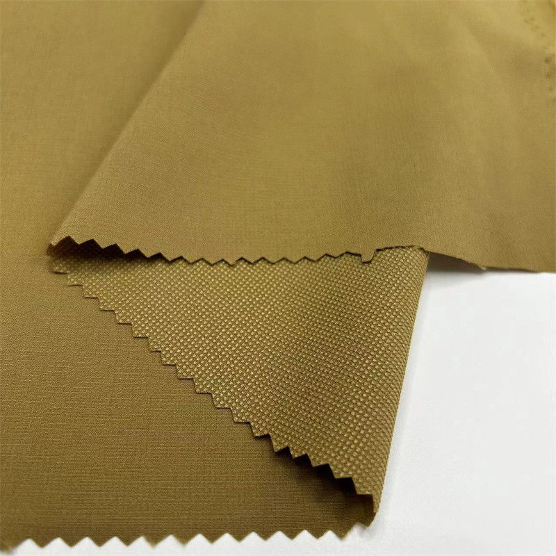 Polyester Pearl Dot Tissu recyclé durable 136GSM Pour T-shirts Vestes de sport