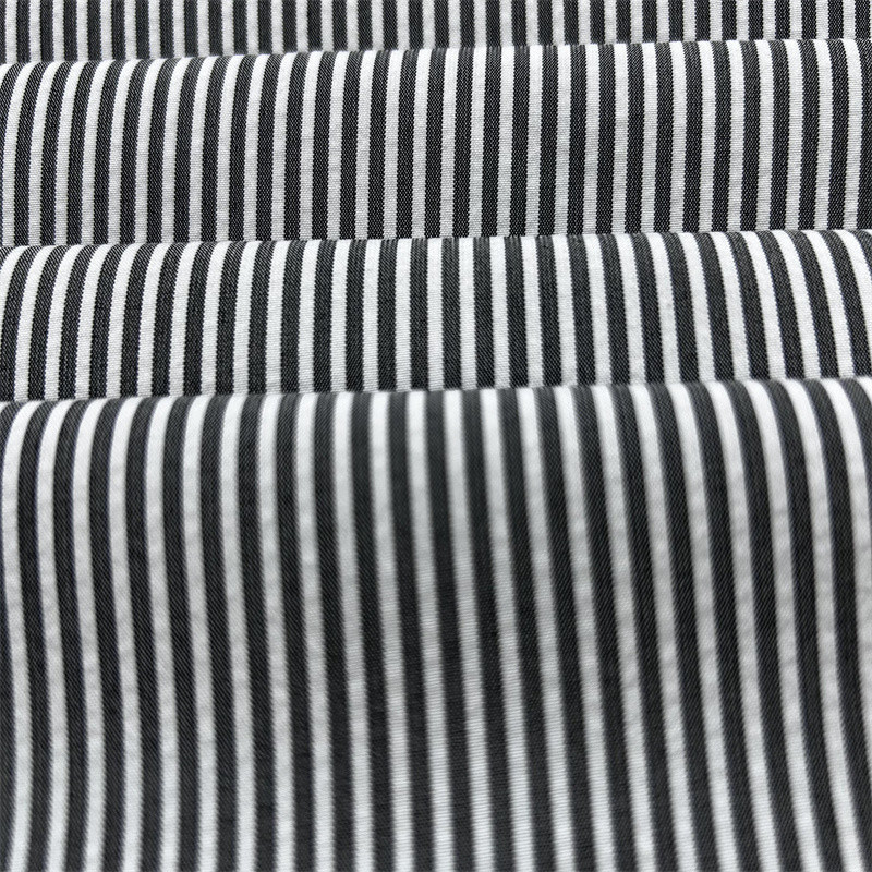150D Tissu à bande verticale de polyester recyclé cationique effet de double teinte dans les pantalons et les fesses