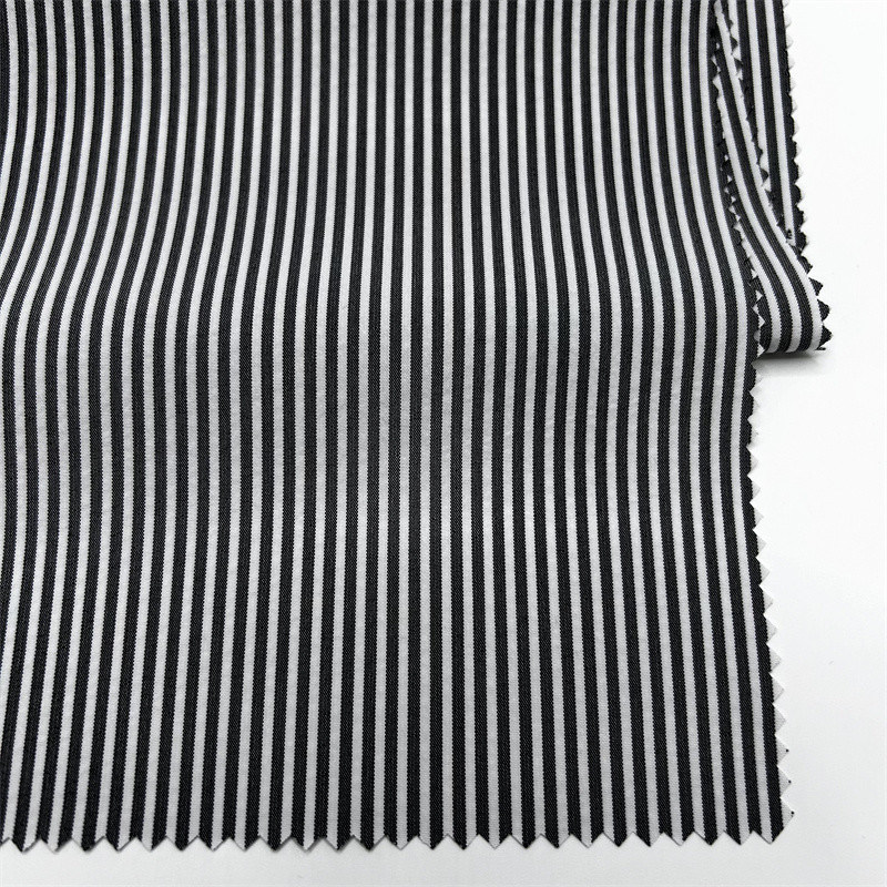 150D Tissu à bande verticale de polyester recyclé cationique effet de double teinte dans les pantalons et les fesses