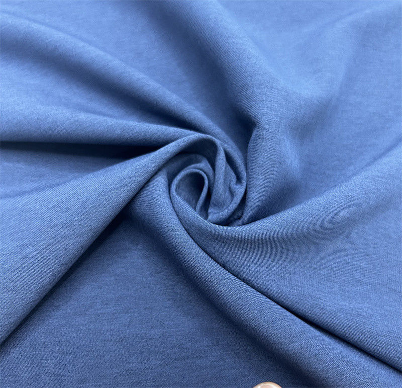 Tissu polyester cationic à double couche de double couche avec effet de tissu à double teinte à quatre voies
