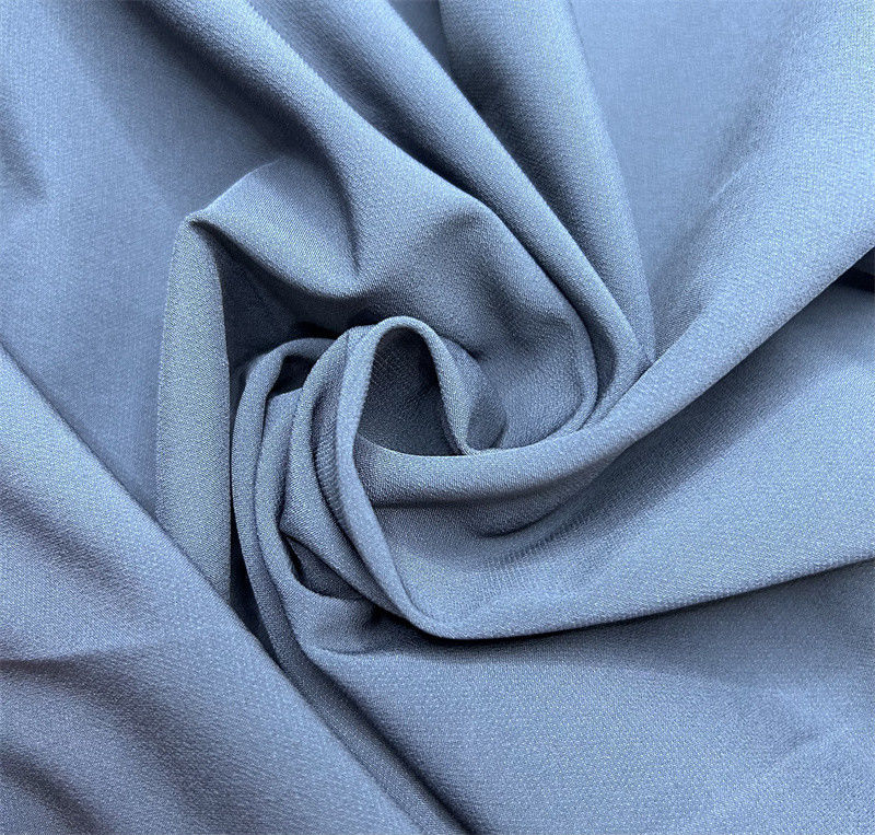 Tissu de randonnée en nylon mat avec chaîne double épaisse sensation de la main pour la fabrication de vêtements de randonnée en plein air